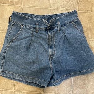 Levi’s Paper Bag Shorts